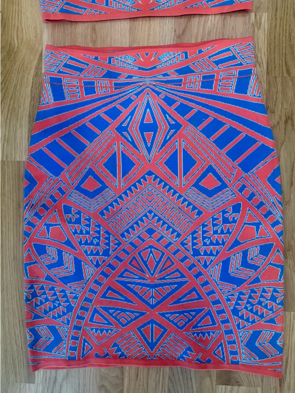 BCBGMaxAzria Coral and Blue Geometric Knit Mini Skirt